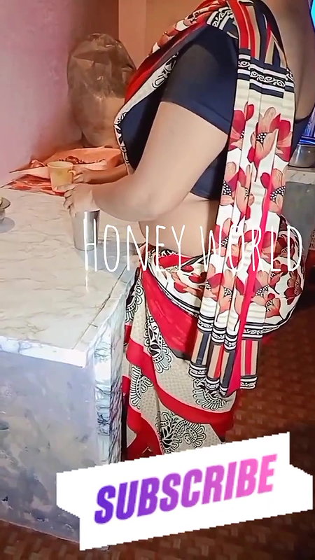 desi girl making lemon water 2022