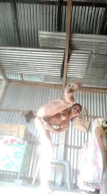 dehalti aunty masterbate with brinjal