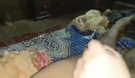 Desi Aunty Ne Apney Hubby Ko Discharge Kia