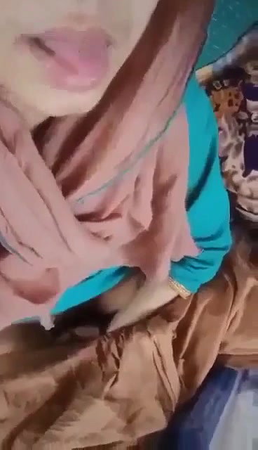 Must Watch Paki Girl is Masturbating and Talking Dirty Part 1