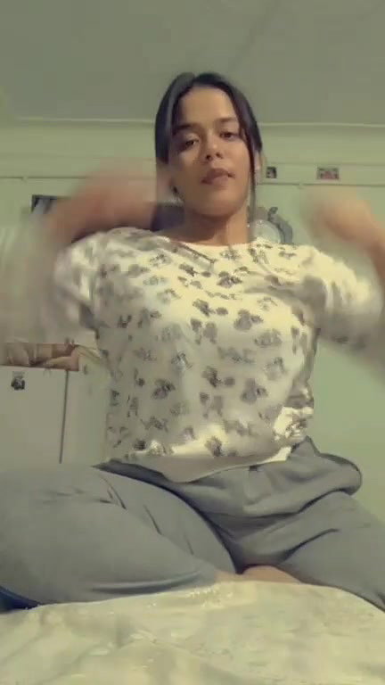 Desi Girl Showing Big Boobs 2