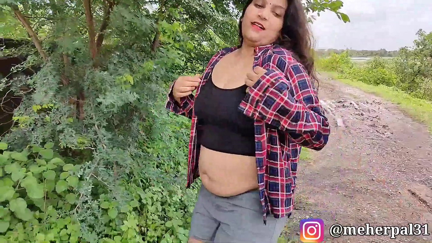 Husn Hai Suhana Coolie No 1 Govinda , Karishma Kapoor , Varun Navel Queen Of Insta Meher Pal