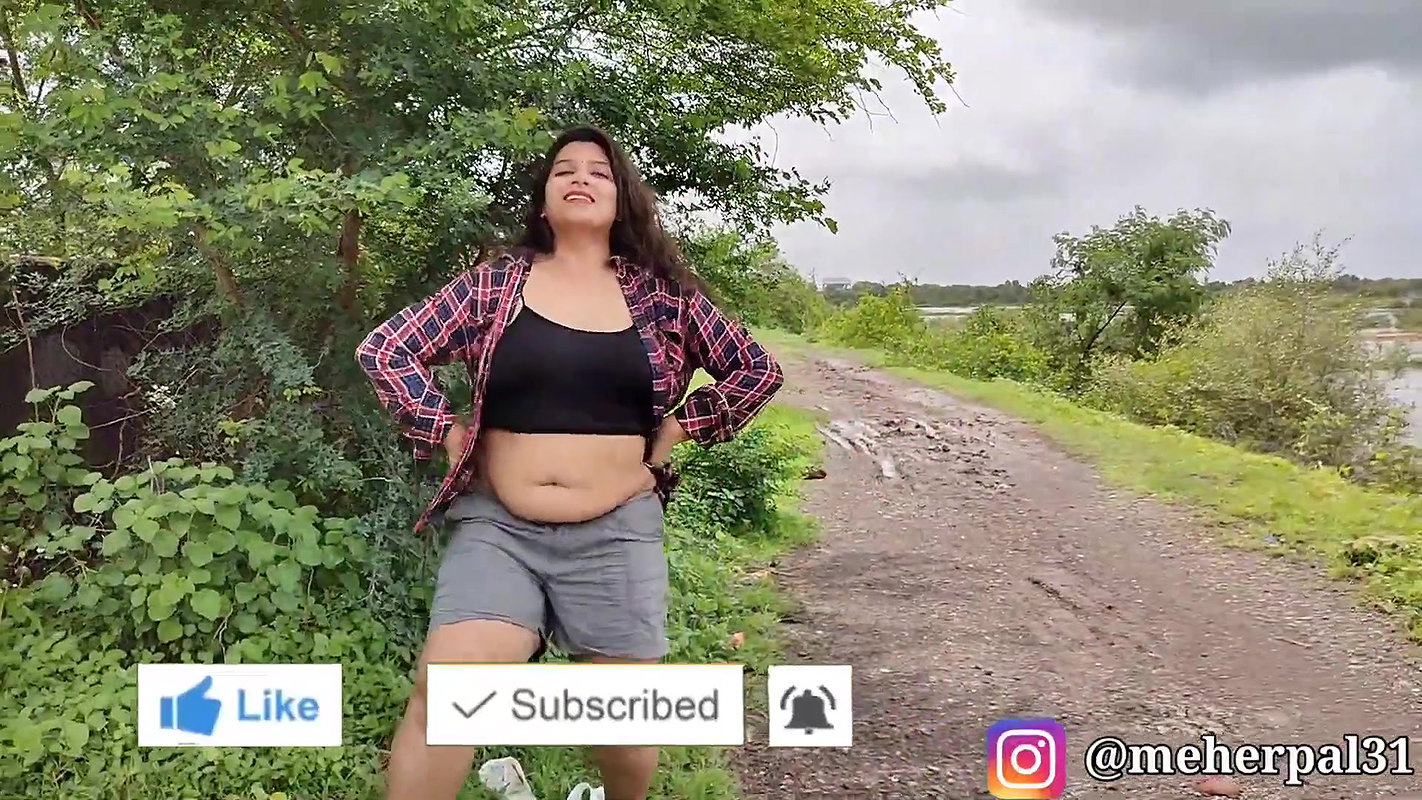 Husn Hai Suhana Coolie No 1 Govinda , Karishma Kapoor , Varun Navel Queen Of Insta Meher Pal