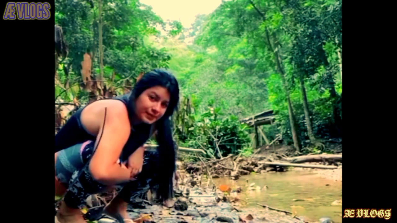 Jangal me kya kar rahe hai hot girl Desi village bhabhi bathing bhabhi Desi video 2022