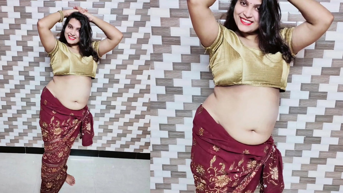 Kareena Kapoor Chammak Challo Song STYLE Saree Draping Navel Queen Of Insta Meher Pal