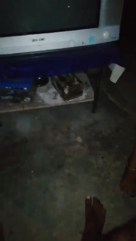 tamil bhabhi kapde utarkar land par baith gayi