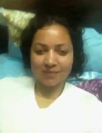 hot girl showing nude