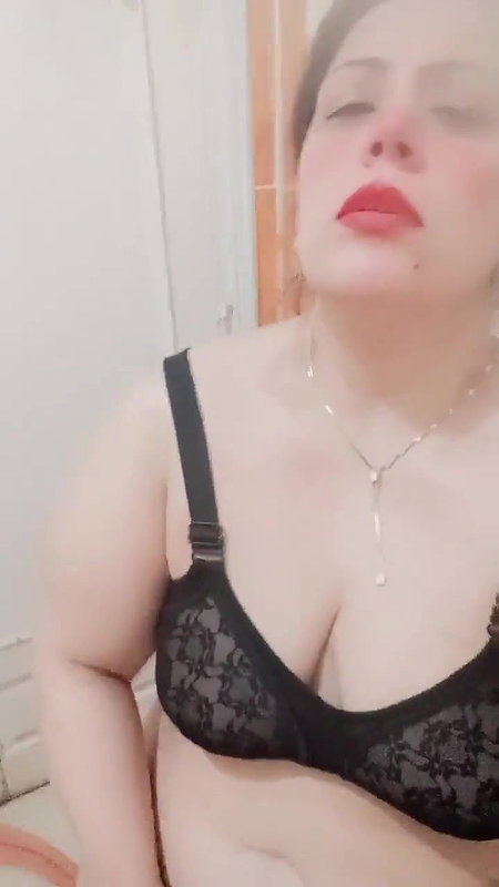 Indian Horny MILF Rubbing Pussy