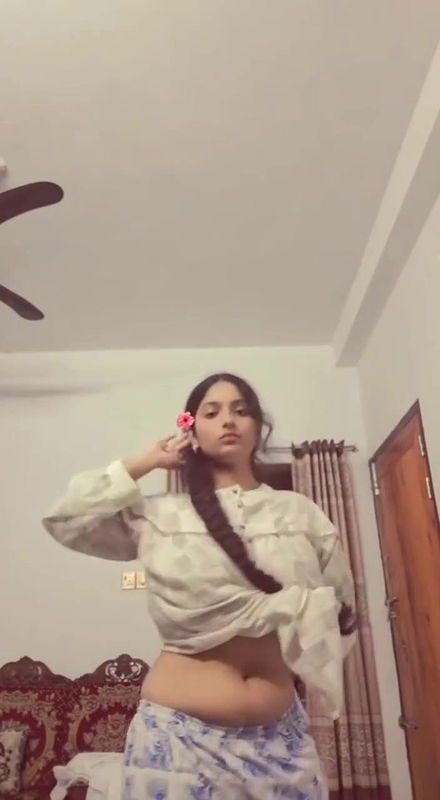 cute girlfriend exposing nude big boobs viral selfie