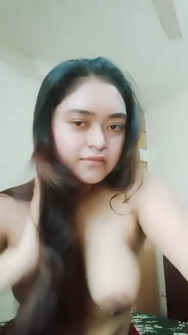 Pakistani college girl topless sexy boobs show