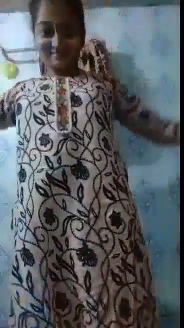 Sexy Muslim Horny Bhabi Showing Her Naked ASss