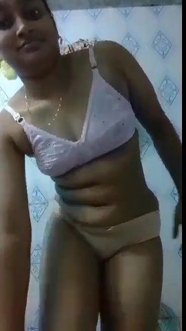 Sexy Muslim Horny Bhabi Showing Her Naked ASss