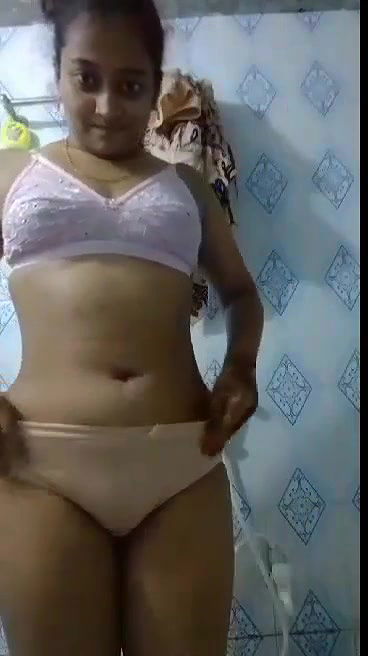 Sexy Muslim Horny Bhabi Showing Her Naked ASss