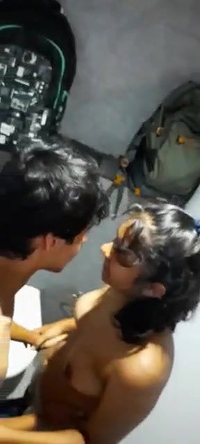 girlfriend ko bathroom me bulakar kiya