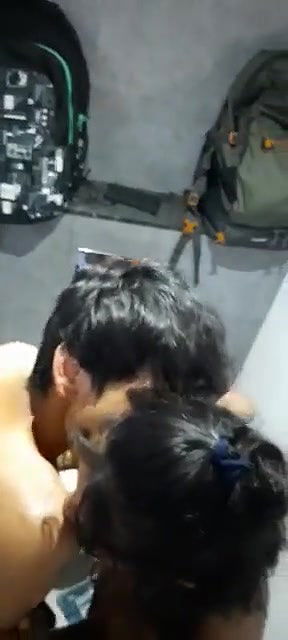 girlfriend ko bathroom me bulakar kiya