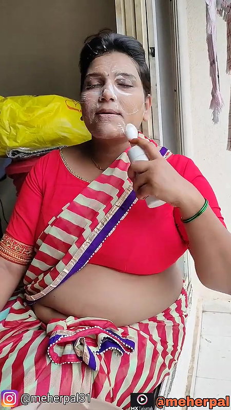 Saturn GHC Foaming Face Wash Chehre Par Glow Lao Sirf 5 Minutes May