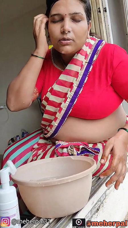Saturn GHC Foaming Face Wash Chehre Par Glow Lao Sirf 5 Minutes May