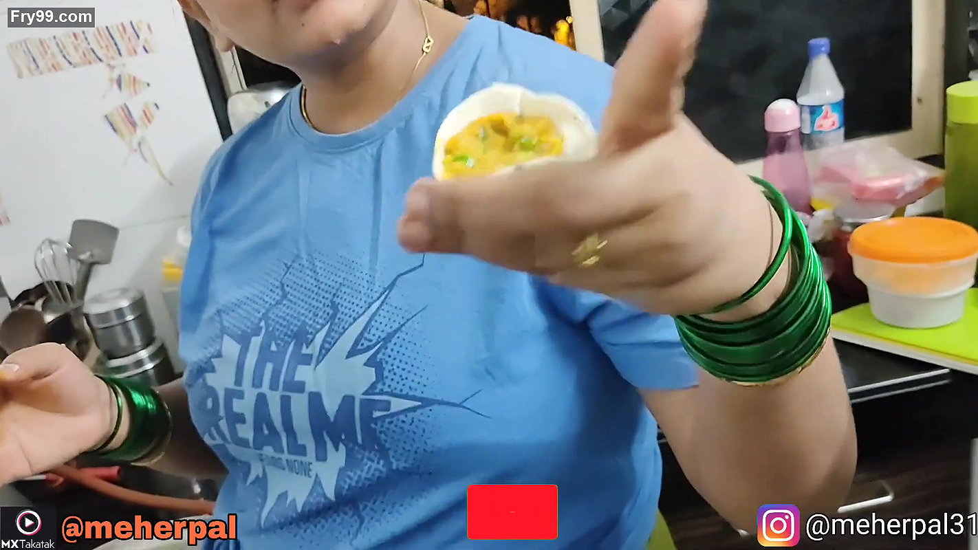 Thandi May Khao Samose Kitchen Vlog Garam Garam Samose With Chutney YummyAlert