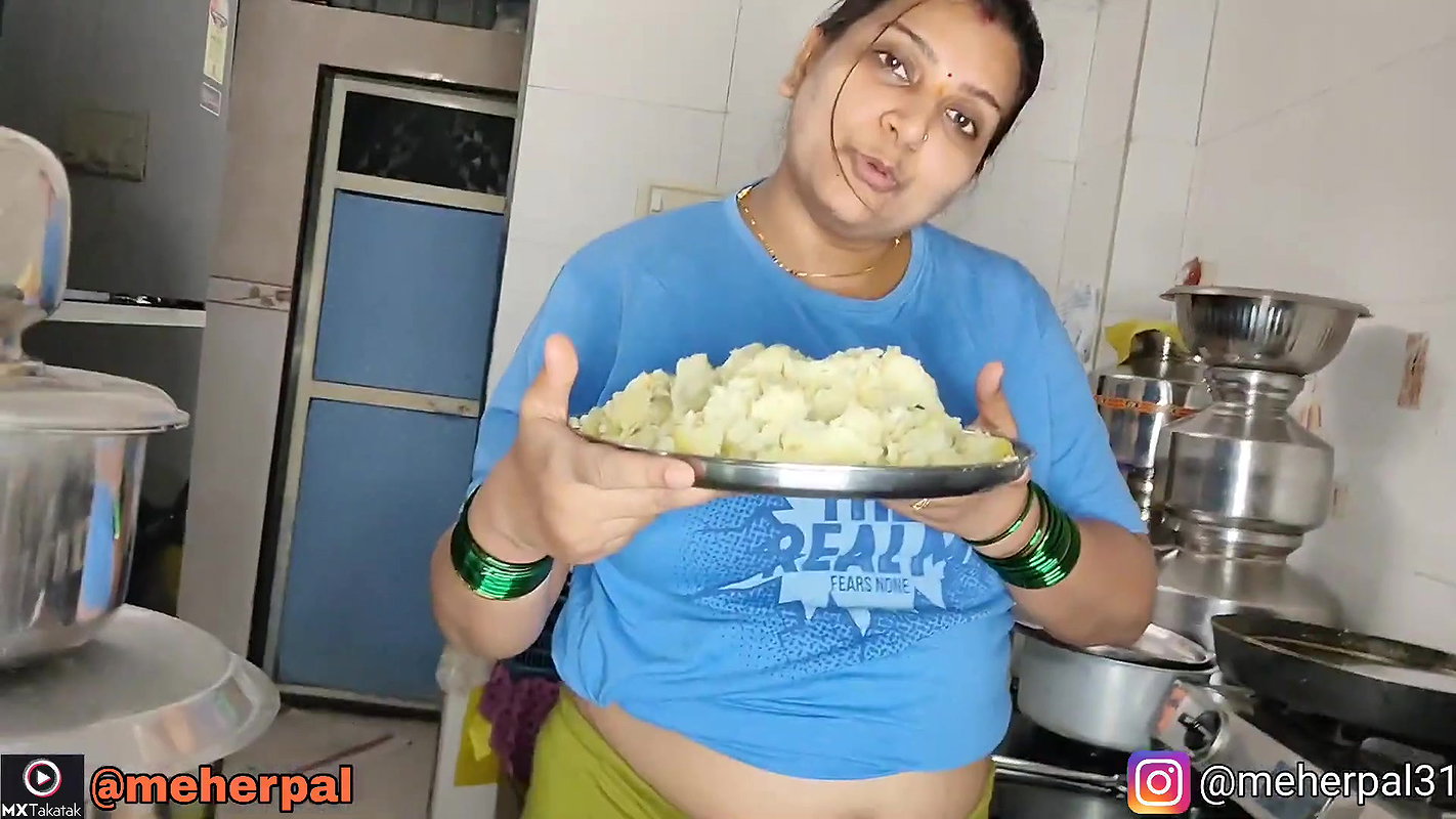 Thandi May Khao Samose Kitchen Vlog Garam Garam Samose With Chutney YummyAlert