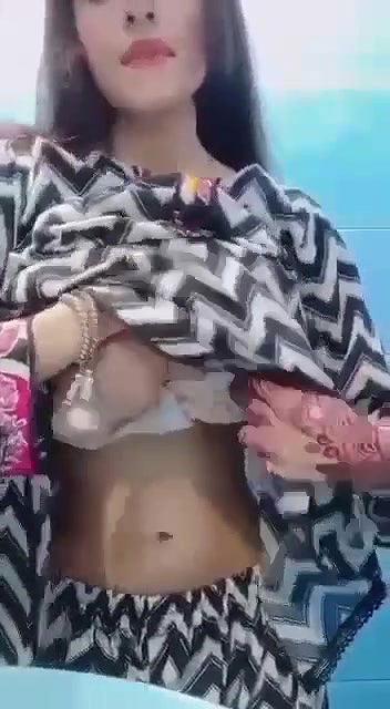 Kashmiri girl showing big boobs