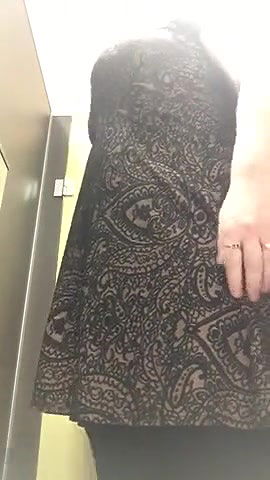 Curvy milf showing big boobs and ass