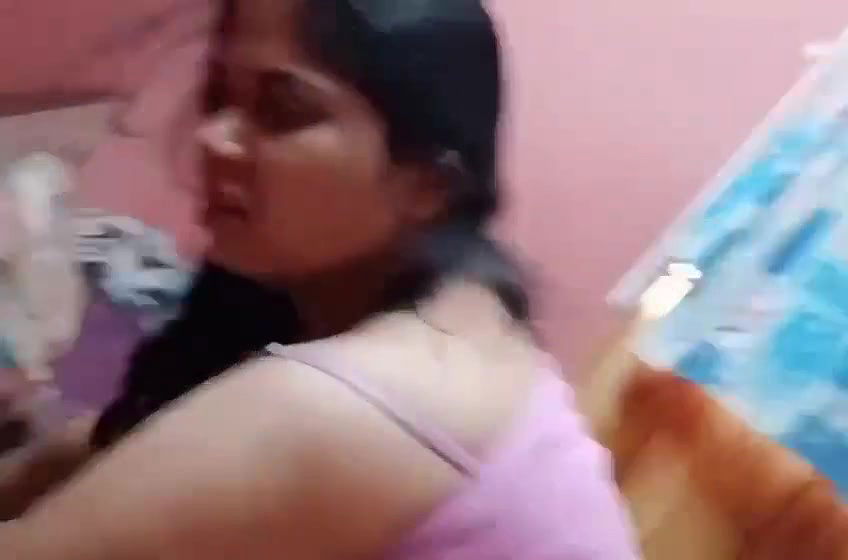 tamil bhabhi land par baith kar kya dudh uchala hai