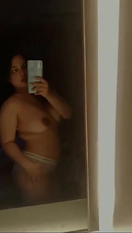 Very beautiful chubby babe hot video for her lover showing big boobs and shaking ass