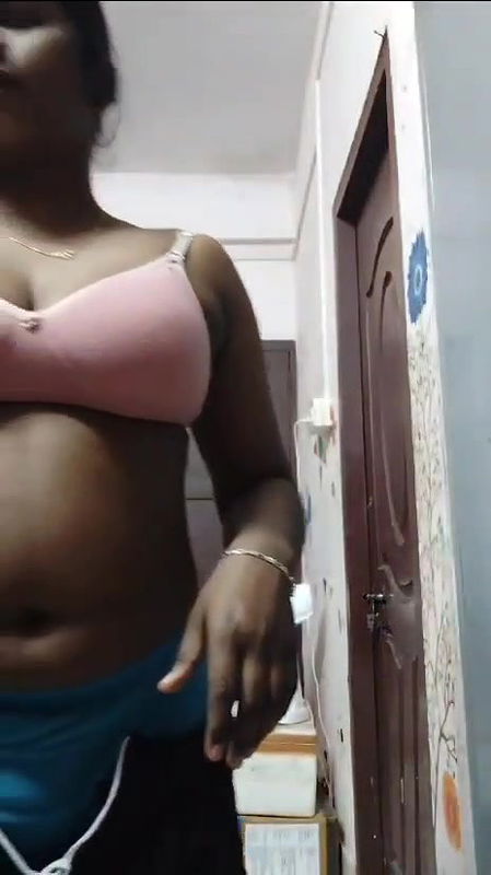 Hot desi tamil hotel receptionist making nude video for boyfriend showing her big boobs and wet hairy pussy