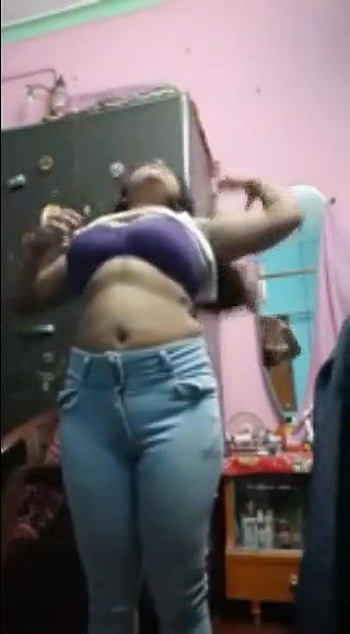 Desi chubby babe flaunting her curves while dressing