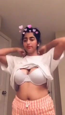 Sweet Indian girl Shows her Boobs