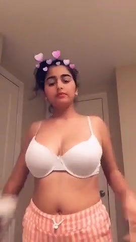 Sweet Indian girl Shows her Boobs