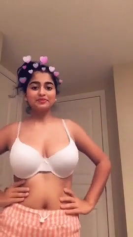 Sweet Indian girl Shows her Boobs