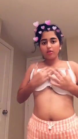 Sweet Indian girl Shows her Boobs