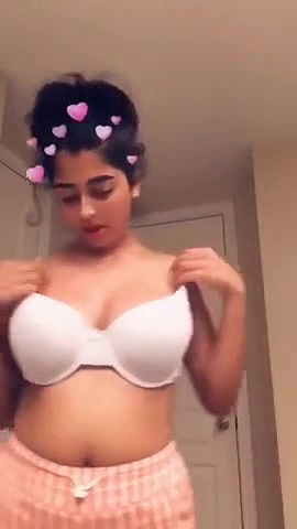 Sweet Indian girl Shows her Boobs