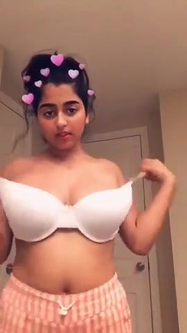 Sweet Indian girl Shows her Boobs