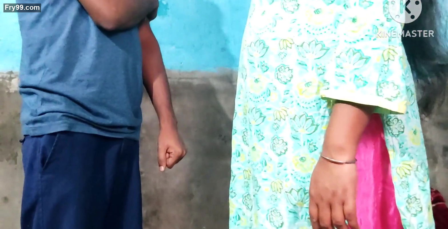 Pani ke paise na hona ke waja se bhabhi ko Pani wala ke sath chodna pada