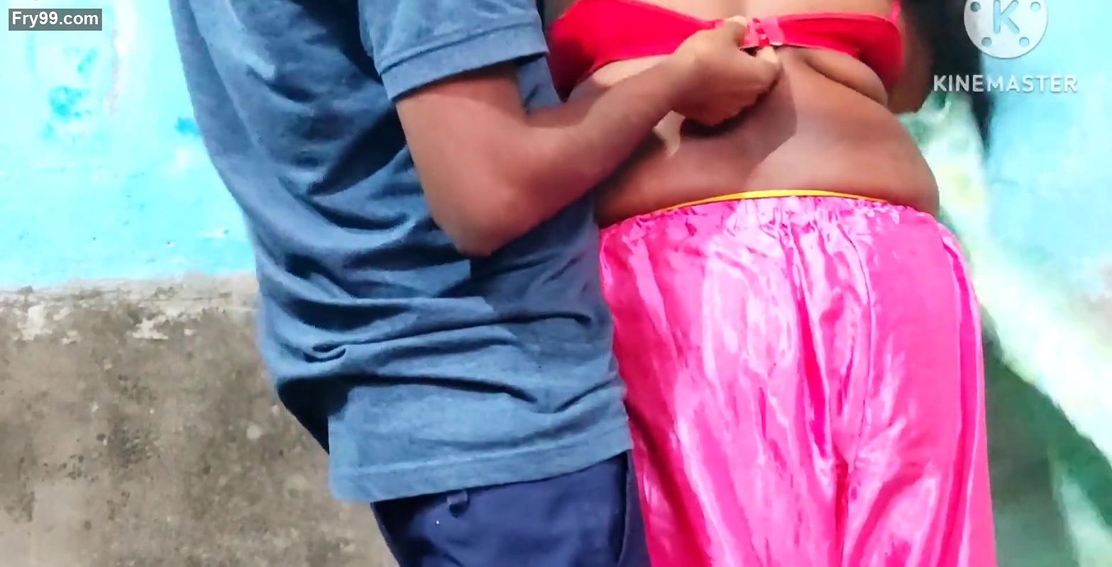 Pani ke paise na hona ke waja se bhabhi ko Pani wala ke sath chodna pada