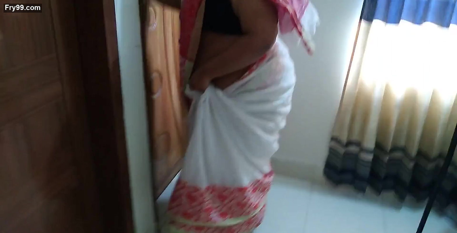 A(35 sal Priya Bhabhi Ko chudai Jabardast) ghar jhado lagane ka samay – painful sex.