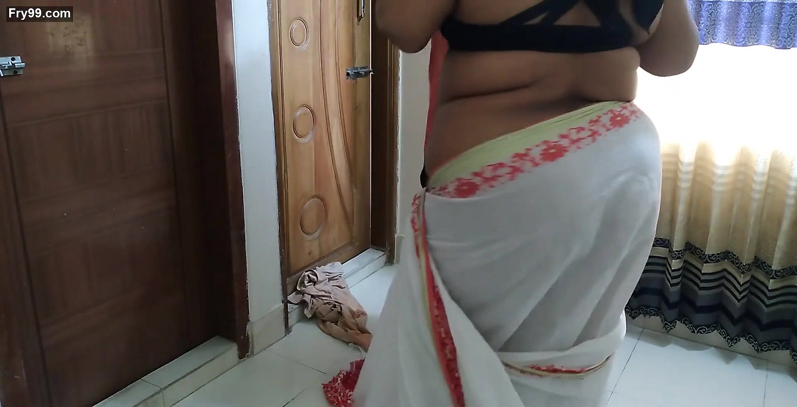 A(35 sal Priya Bhabhi Ko chudai Jabardast) ghar jhado lagane ka samay – painful sex.