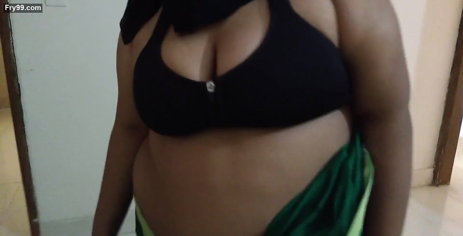 (Boss ke bete ne naukrani se mast chudai) Fuck desi maid Simran Bhabhi wearing saree Huge Boobs & Ass – Hindi Audio