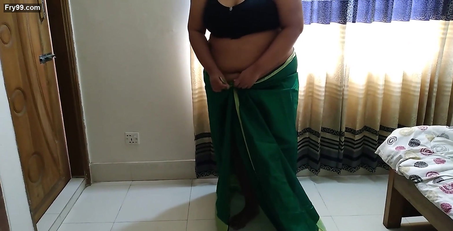(Indian Aunty ki Jabardasti Chudai) Desi Super hot Sudipa Aunty Fucked by neighbor while wearing Saree – Huge Fuck & cum