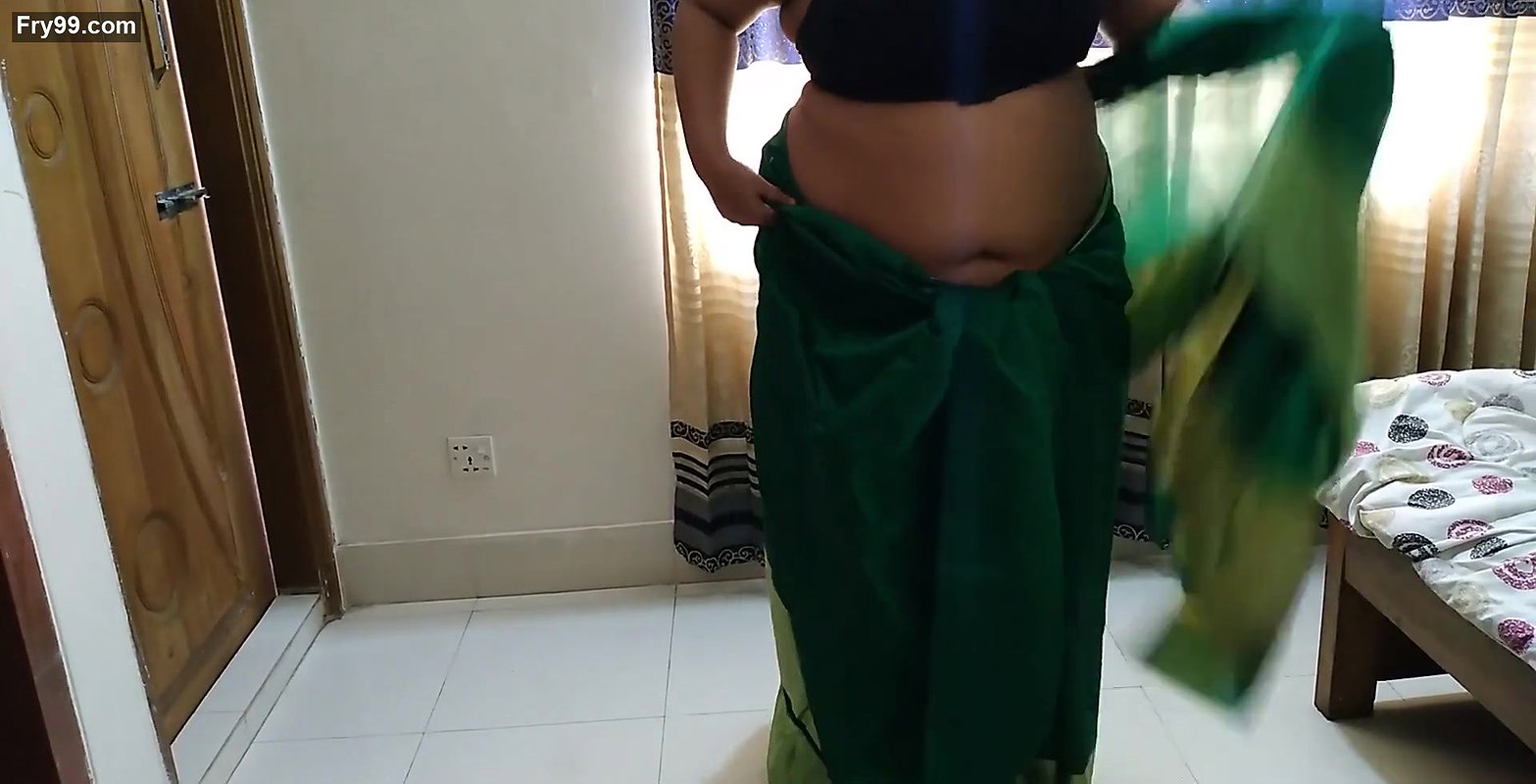 (Indian Aunty ki Jabardasti Chudai) Desi Super hot Sudipa Aunty Fucked by neighbor while wearing Saree – Huge Fuck & cum