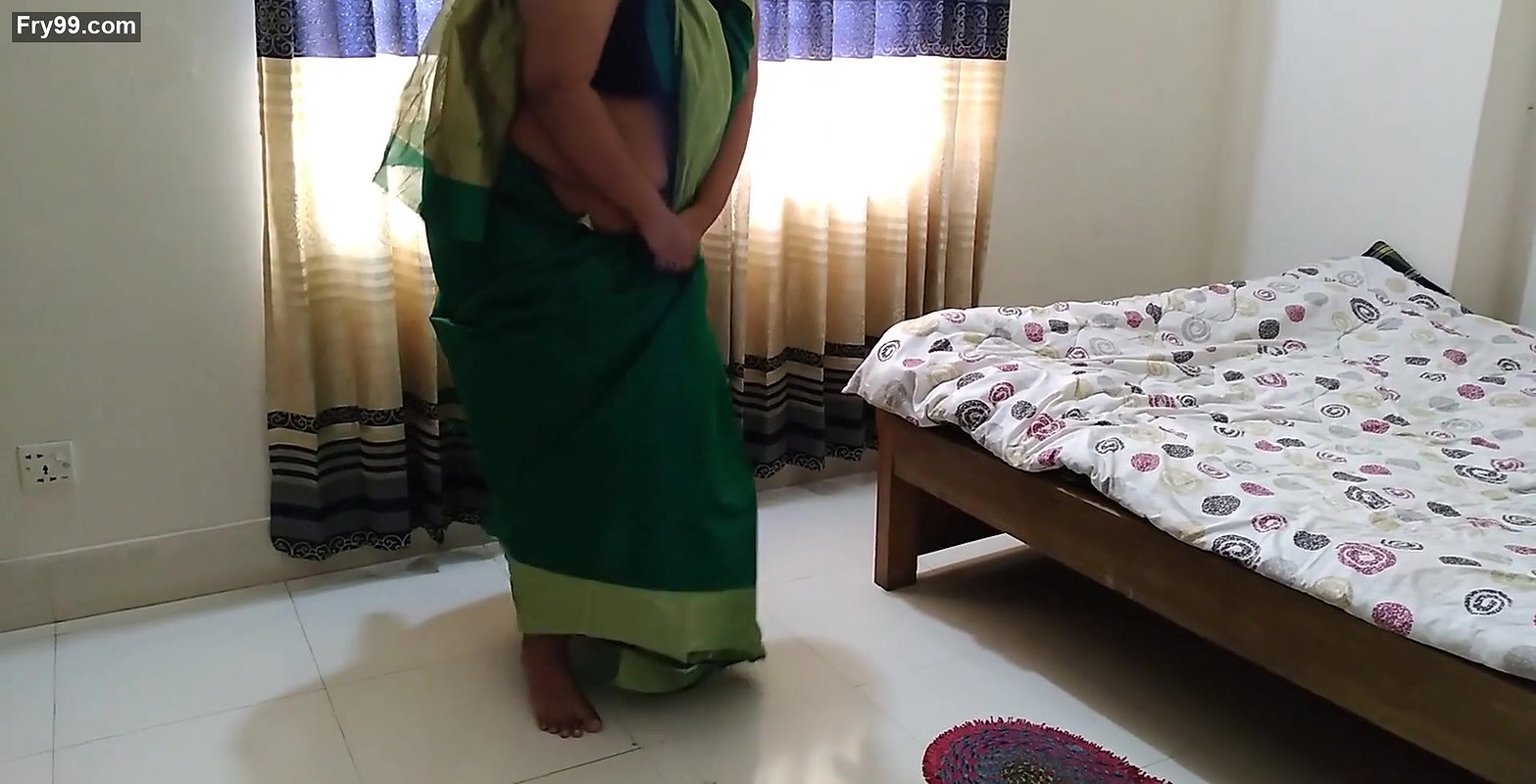 22y old Sauteli ma ko chodne ke liye majboor (Teen BBW stepmom fucks stepson on bed When Dad not at home) Huge fuck.