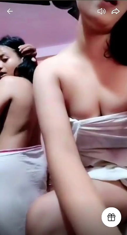 Tango 2 girls naked live