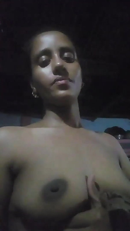 Bangladeshi Bhabi show her BF