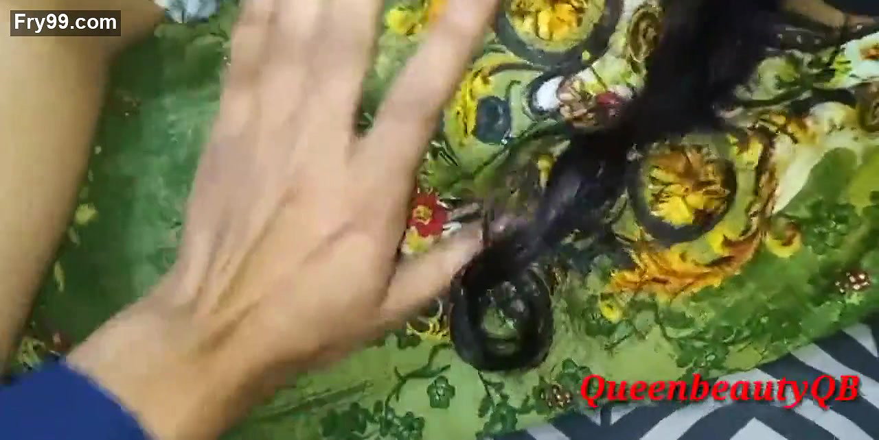 Desi Aunty ko neighbour boy ne rassi sa hath band kar bhote choda clear hindi voice chat hot Aunty and neighbour boy sex