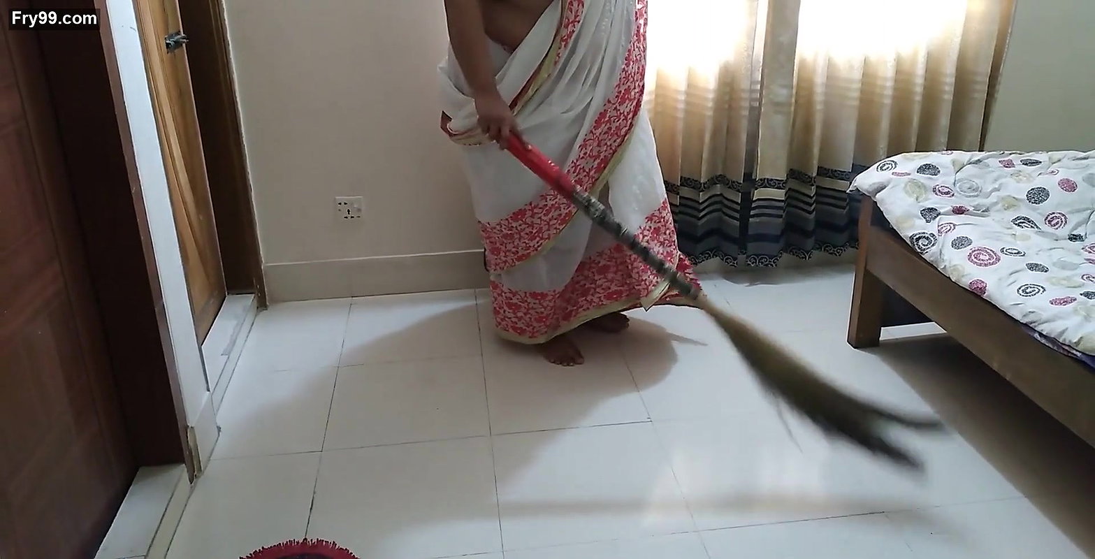 Desi Saas Ko Mast Chudai Damad – Fuck Indian mother-in-law while sweeping house (Priya Chatterjee) Hindi Clear Audio