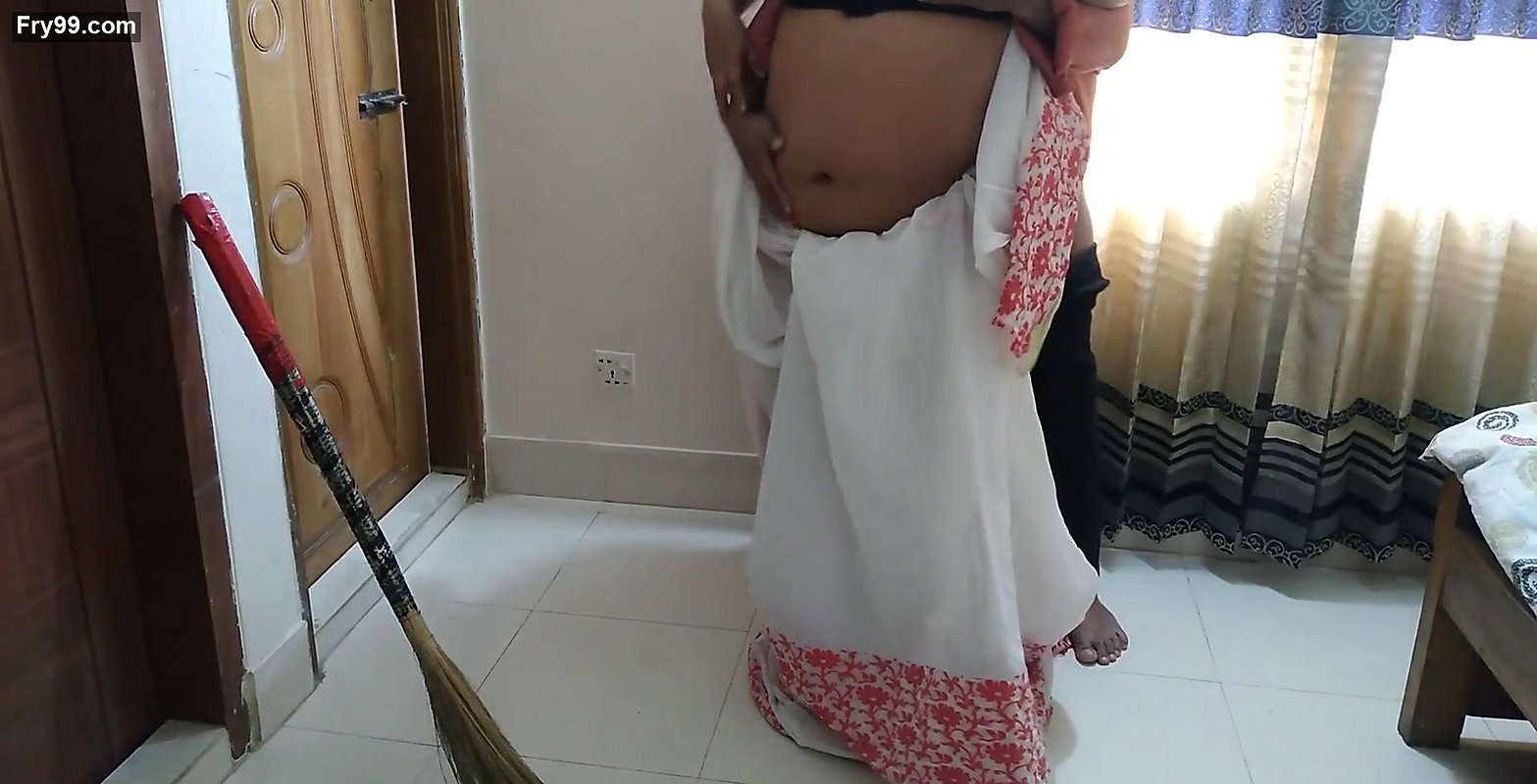 Desi Saas Ko Mast Chudai Damad – Fuck Indian mother-in-law while sweeping house (Priya Chatterjee) Hindi Clear Audio
