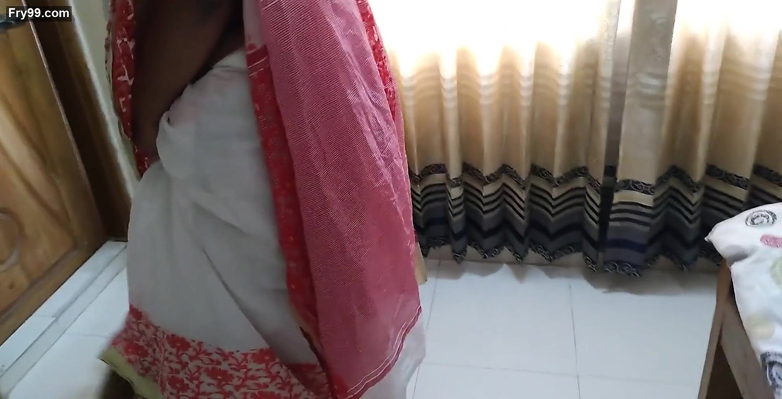Desi Saas Ko Mast Chudai Damad – Fuck Indian mother-in-law while sweeping house (Priya Chatterjee) Hindi Clear Audio