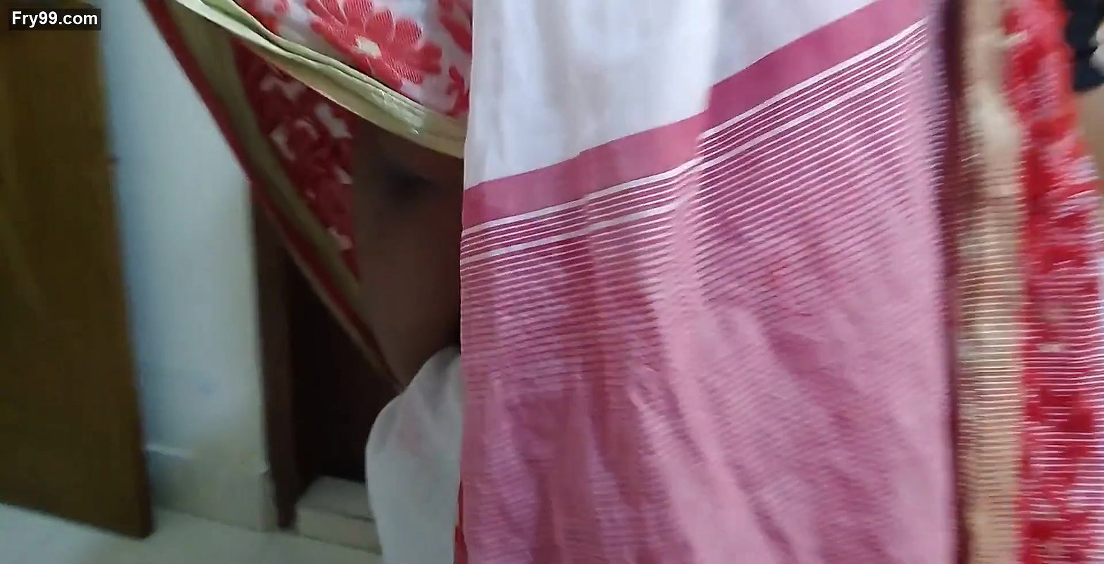 Desi Saas Ko Mast Chudai Damad – Fuck Indian mother-in-law while sweeping house (Priya Chatterjee) Hindi Clear Audio